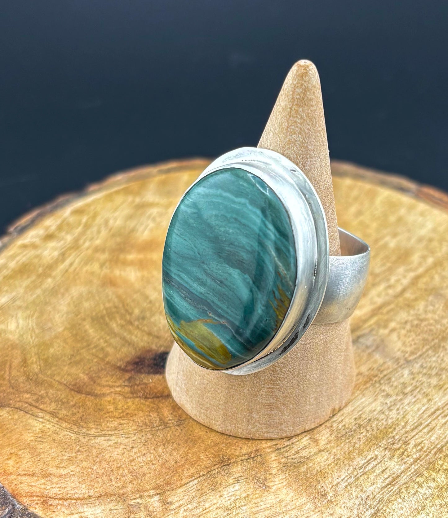 Flowing Elegance: Sterling Silver Ring with Swimming Green Gary Green Jasper - Size 13