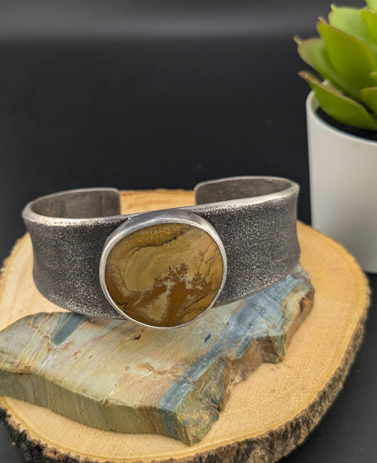 Tufa cast cuff with Picture Japser